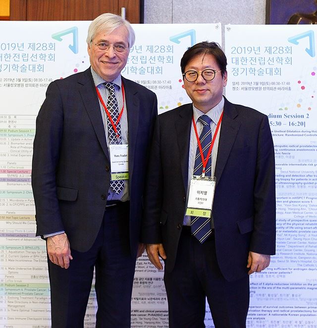 ▲대한전립선학회 이지열 회장(우)과 퀘백 라발대학교 Yves Fradet 교수