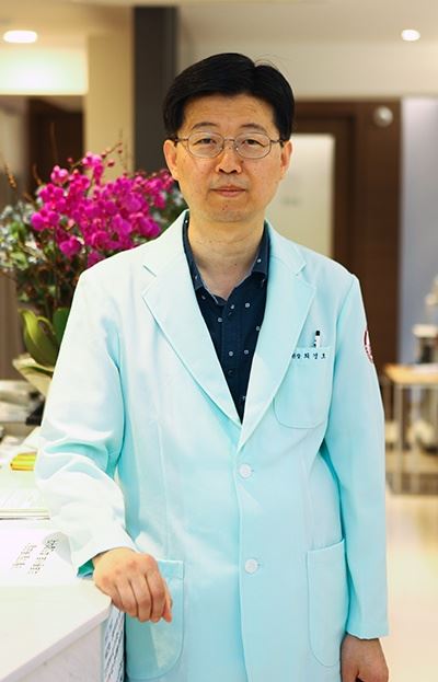 ▲최경호 원장의 치료 원리는 자연, 체질, 마음
